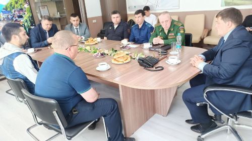 Глава Менделеевского района Радмир Беляев встретился с мобилизованными
