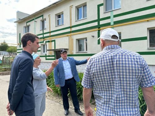 Радмир Беляев совершает объезд строительных объектов в Менделеевском районе