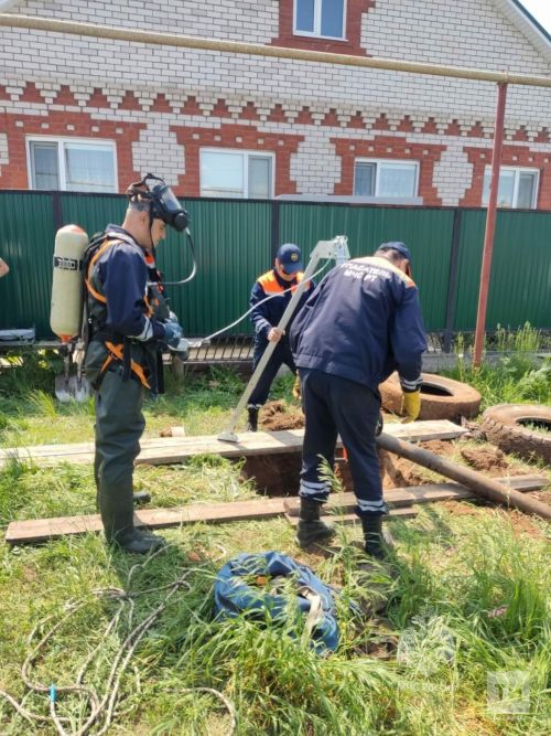 В Татарстане мужчина погиб, провалившись в канализационный колодец
