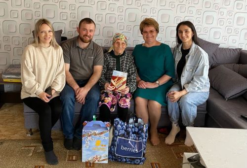 C наступающим Днём Победы поздравили тружеников тыла Мунайкинского поселения Анастасию Малышеву и Анну Созонову