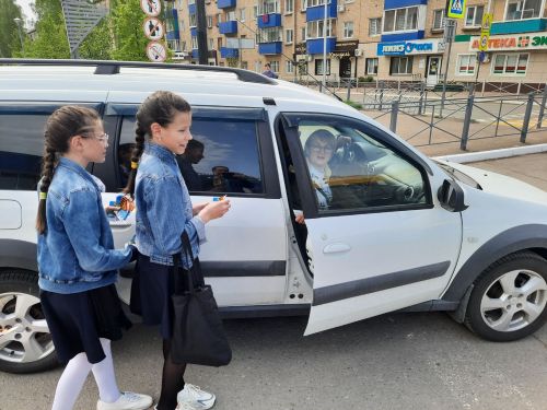 В Менделеевске прошла акция «Носи Георгиевскую ленточку правильно»
