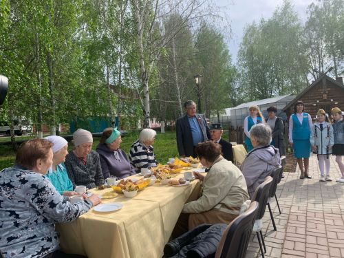 В Менделеевском районе появилась новая аллея