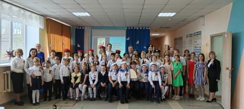 В Менделеевском районе исполнили военные песни