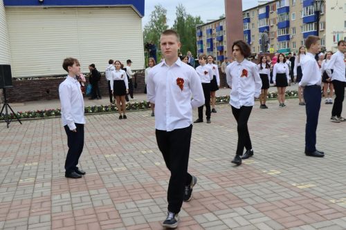 Жители Менделеевска закружились в «Вальсе Победы»