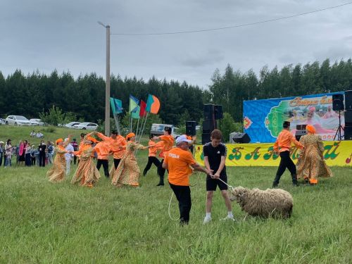 Сабантуй в Бизяках: женщина-жокей, награды, поздравления, концерт Салавата и долгожданный дождь