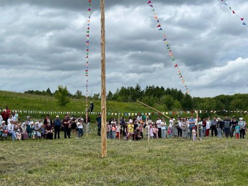 Сабантуй в Псееве: плескание в тазиках, бег в ластах и многое другое