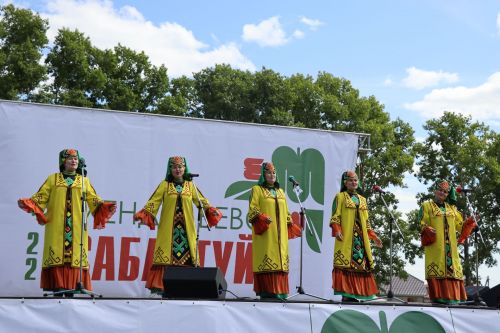 В рамках Сабантуя в Менделевском районе прошл фестиваль «Платок — символ нации»