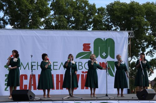 В рамках Сабантуя в Менделевском районе прошл фестиваль «Платок — символ нации»