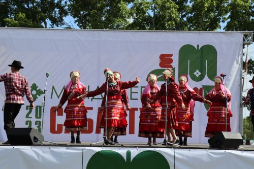 В рамках Сабантуя в Менделевском районе прошл фестиваль «Платок — символ нации»