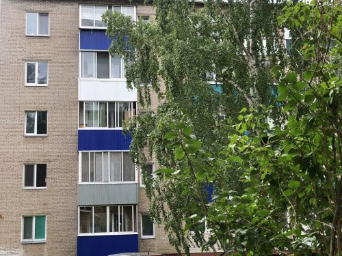 Пожилая женщина погибла, выпав из окна третьего этажа