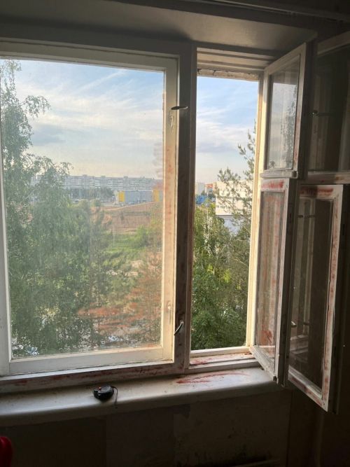 Двухлетний ребенок разбился, выпав из окна пятого этажа