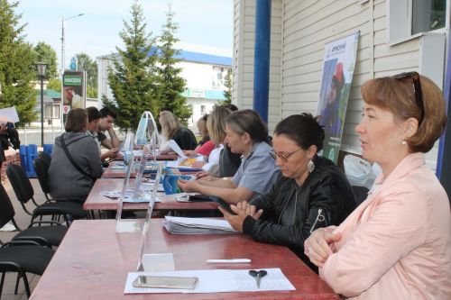 В Менделеевске проходит очередная ярмарка вакансий
