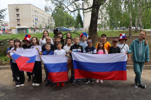 Ребята из Ижёвской школы с экскурсией посетили «Менделеевские новости»