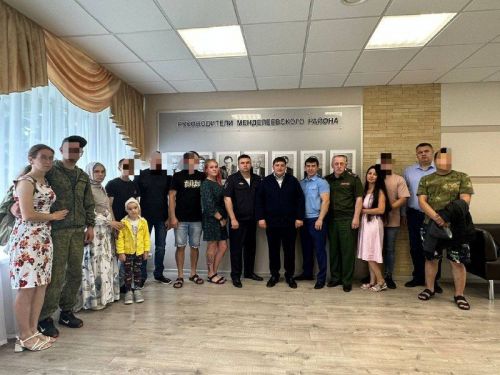 В администрации Менделеевска прошла встреча с бойцами СВО