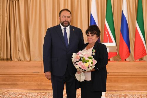Менделеевчанку наградили медалью за доблестный труд