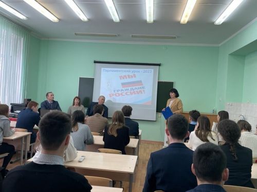 Педагог менделеевской школы признан победителем конкурса на присуждение премий лучшим учителям РТ