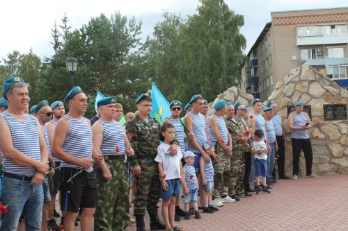 Менделеевцы отметили День Воздушно-десантных войск