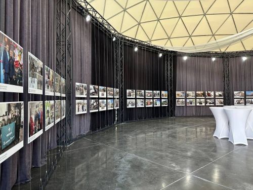 Фотовыставка о героях СВО открыта в Менделеевске