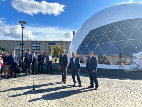 Раис Татарстана Рустам Минниханов официально открыл Менделеевский артобъект «Атмосфера»