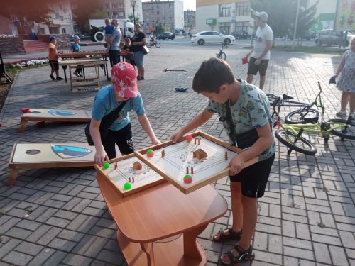 Фонд «Арена добра» провел спортивные игры в сквере