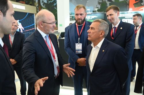 Рустам Минниханов поделился впечатлениями с недавнего посещения завода «Аммоний» и Менделеевского лицея