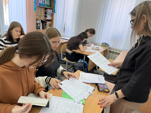 В Менделеевских школах провели разбор ошибок с участниками экзамена