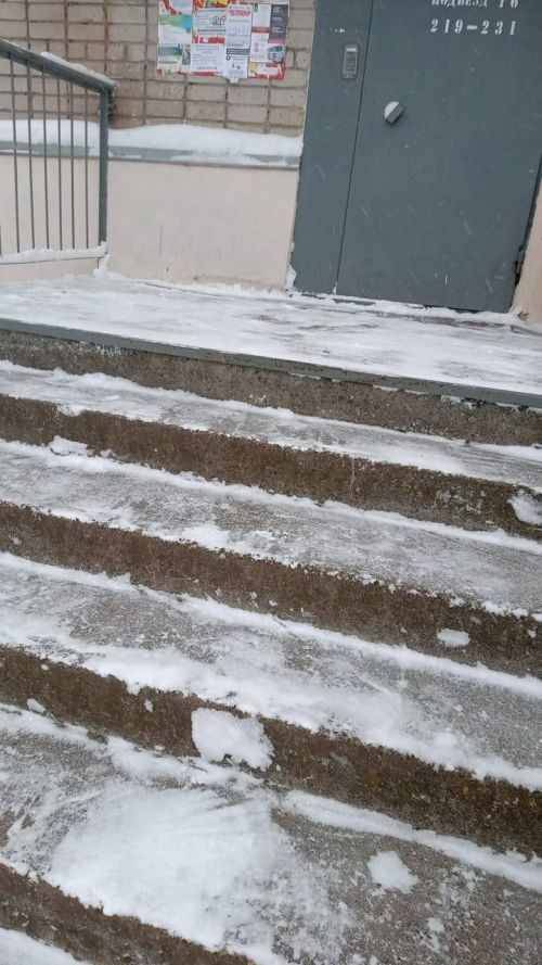 В Менделеевске продолжается расчистка дорог и тротуаров