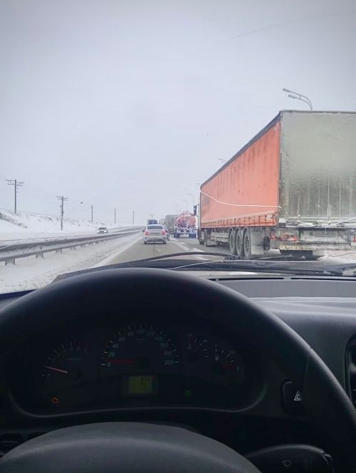 Движение на трассах М7 и М12 по — прежнему ограничено из — за непогоды для всех типов транспорта