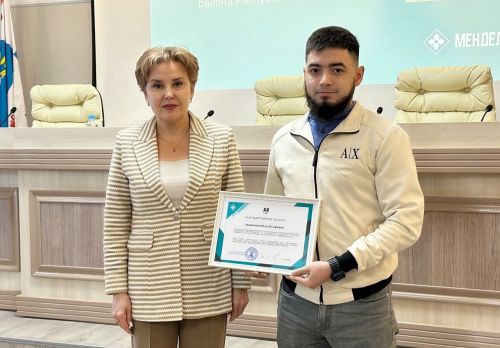 «Таң» мәчете имамы Ясир Дәүләтшинга район башлыгының Рәхмәт хатын тапшырылды