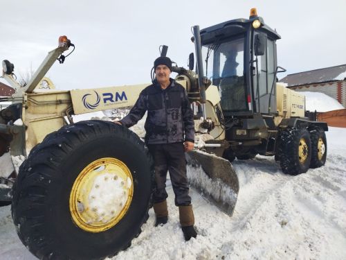 В Менделеевске продолжается очистка улиц от снега