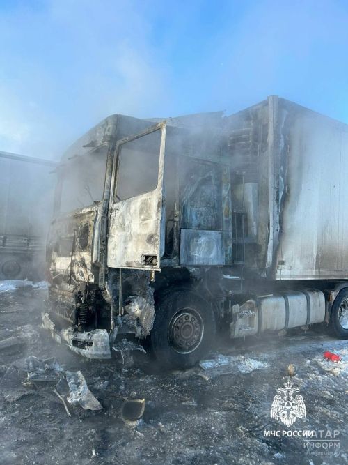 В Татарстане сгорела кабина большегруза, водитель госпитализирован с ожогами