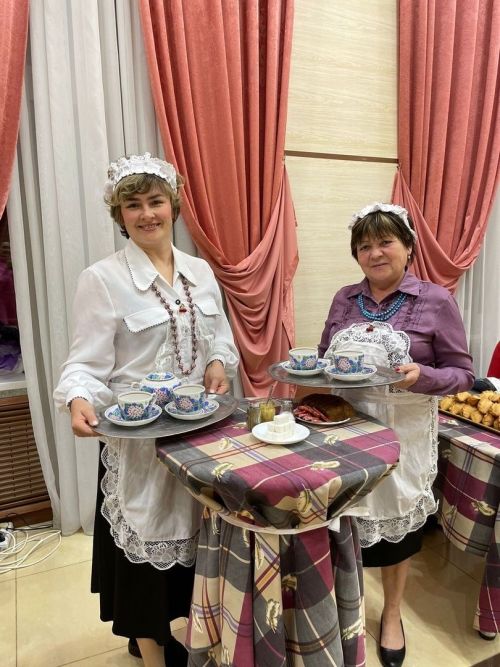 На открытии творческого сезона Дворца культуры менделеевцы могли попробовать морковный чай