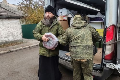 Священнослужители доставили гуманитарную помощь военнослужащим из Татарстана