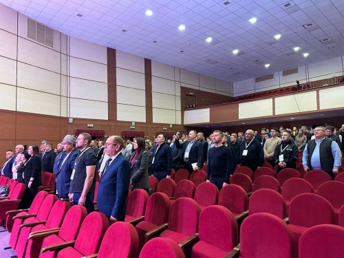 Участники делового форума прибыли во Дворец культуры имени С. Гассара