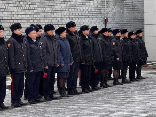 В Менделеевске почтили память погибших на службе сотрудников МВД