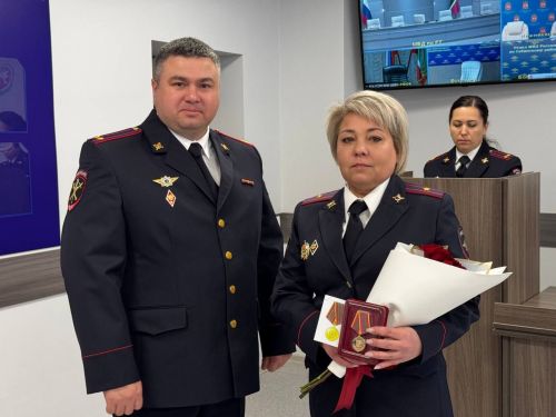 В Менделеевске в преддверии профессионального праздника правоохранителям вручили награды