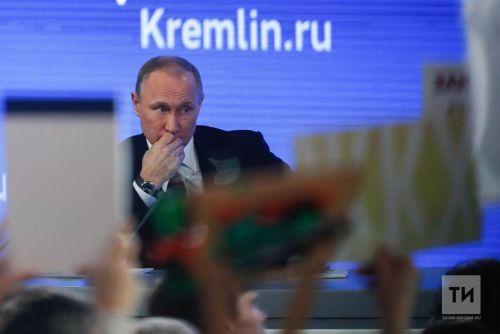 Владимир Путин начал прямую линию с рассказа про «движуху»