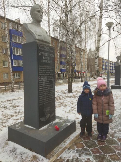 В День Героев Отчества юные менделеевцы почтил память воинов