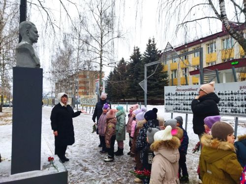 В День Героев Отчества юные менделеевцы почтил память воинов