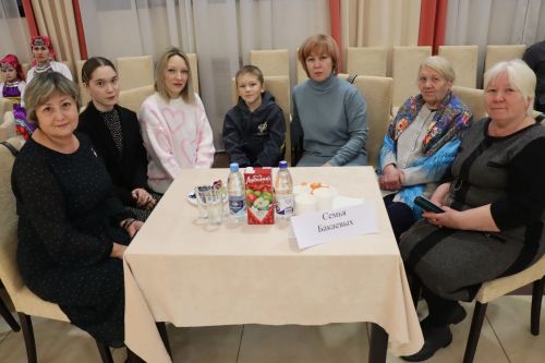 Во Дворце культуры Менделеевска собрались семейные трудовые династии