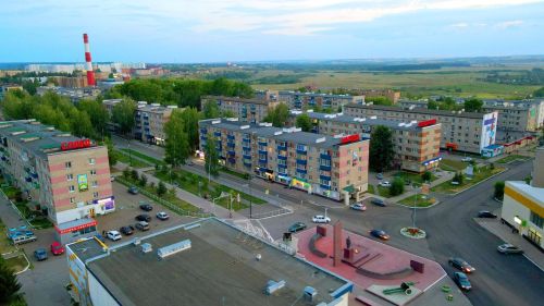 Глава Менделеевского района Радмир Беляев в ходе прямого эфира рассказал о строительстве и ремонте объектов