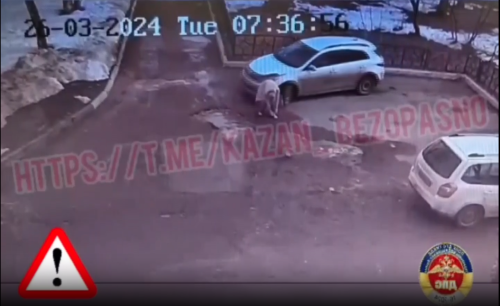 В Казани водитель переехал девочку-подростка, когда она наклонилась завязать шнурки