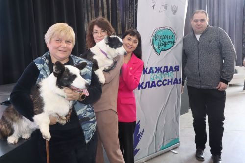 Ученики Менделеевска встретились с кинологами