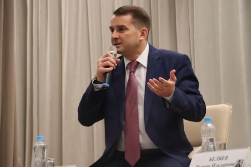 «Будьте активными, спорьте, выступайте и имейте своё мнение!»: Ярослав Нилов обратился к юным менделеевцам