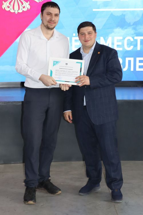 В Менделеевске чествовали служащих органов местного самоуправления