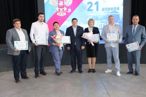 В Менделеевске чествовали служащих органов местного самоуправления