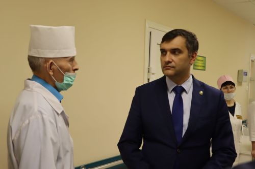 Необходимое заменим, где нужно поддержим: Марсель Миннуллин посетил Менделеевское ЦРБ