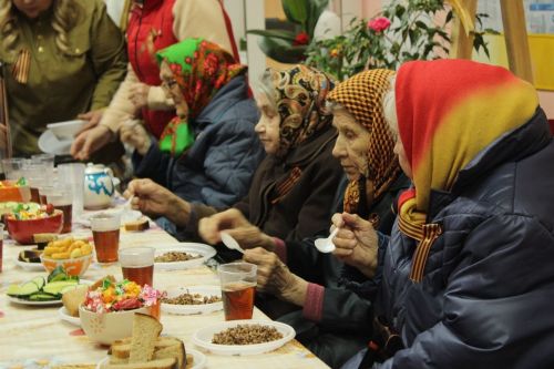 В День Победы в Мунайке приготовили солдатскую кашу