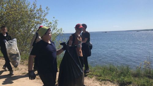 На берег Камы в Менделеевске «высадился» экодесант