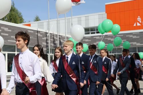 В химико-технологическом лицее Менделеевска выпустились 11 одиннадцатиклассников